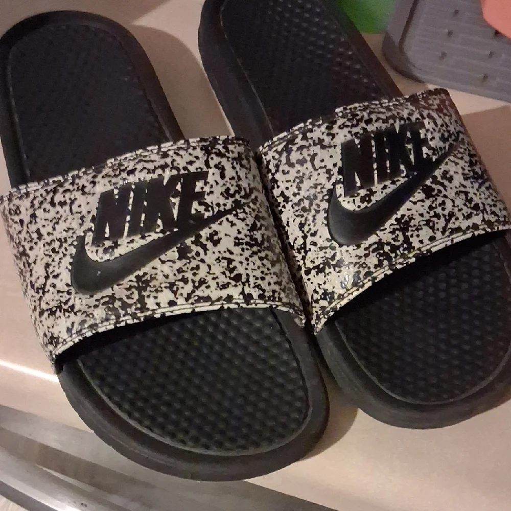 Nike Speckled Black and White Slides